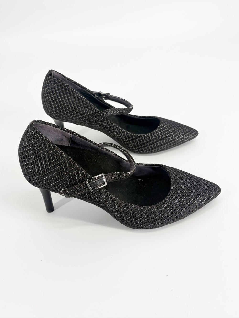 Betabrand Black Pointed Mary Jane Heels with Subtle Pattern